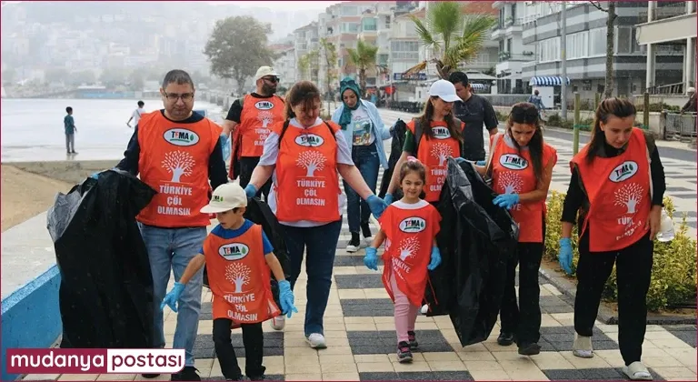 Güzelyalı Sahilini Birlikte Temizlediler