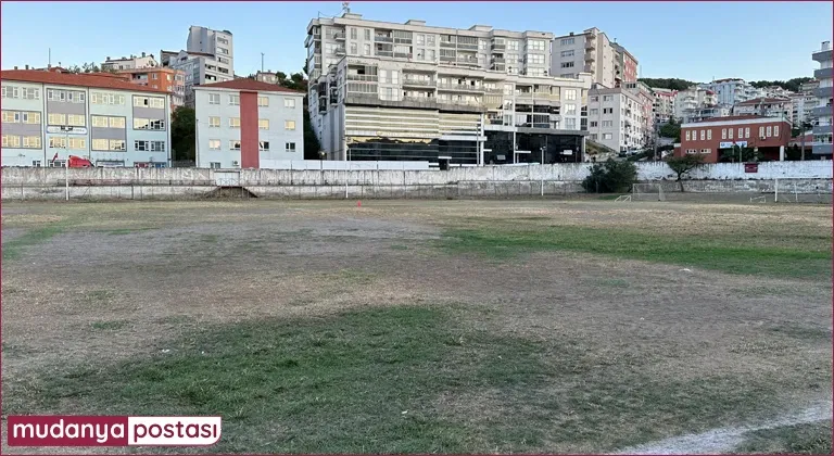 Mudanya futbol sahası ilgi bekliyor...